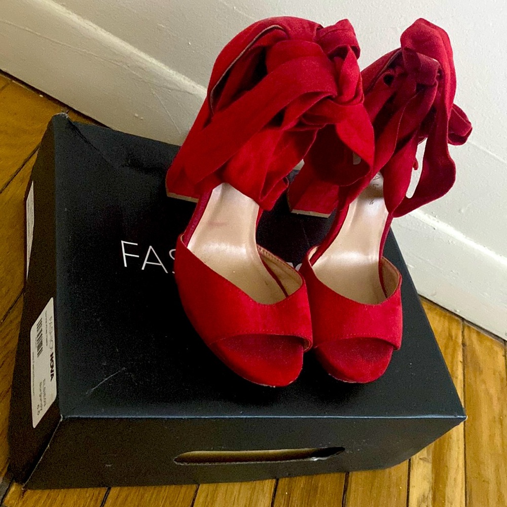 RED HEELS